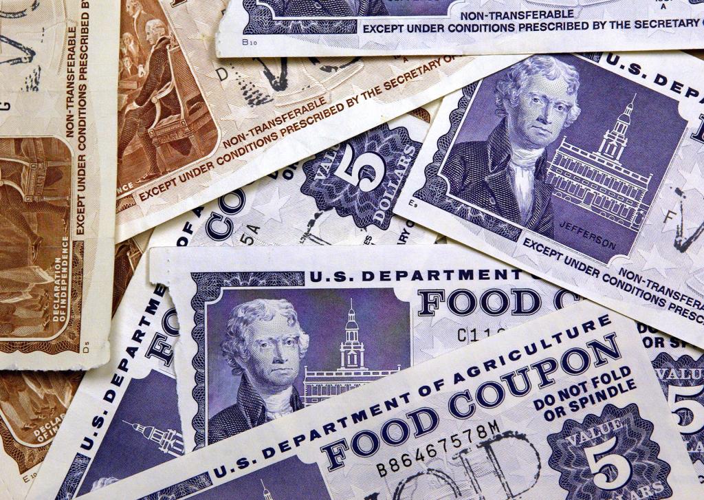 InquiringFinds's tweet card. The plight of 42 million food-stamp recipients is the federal-government shutdown’s most inflammatory issue. Federal judges ordered the Trump administration to pay food-stamp benefits regardless....