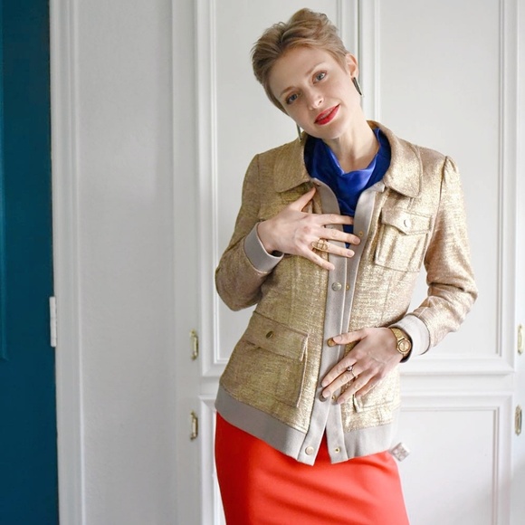 PeahenBlog's tweet card. This contemporary piece by Parameter is a classic with a spin! Toss it on over jeans to dress it down or over a silky blouse to class it up. So gorgeous! Excellent condition Gold snap button closure...