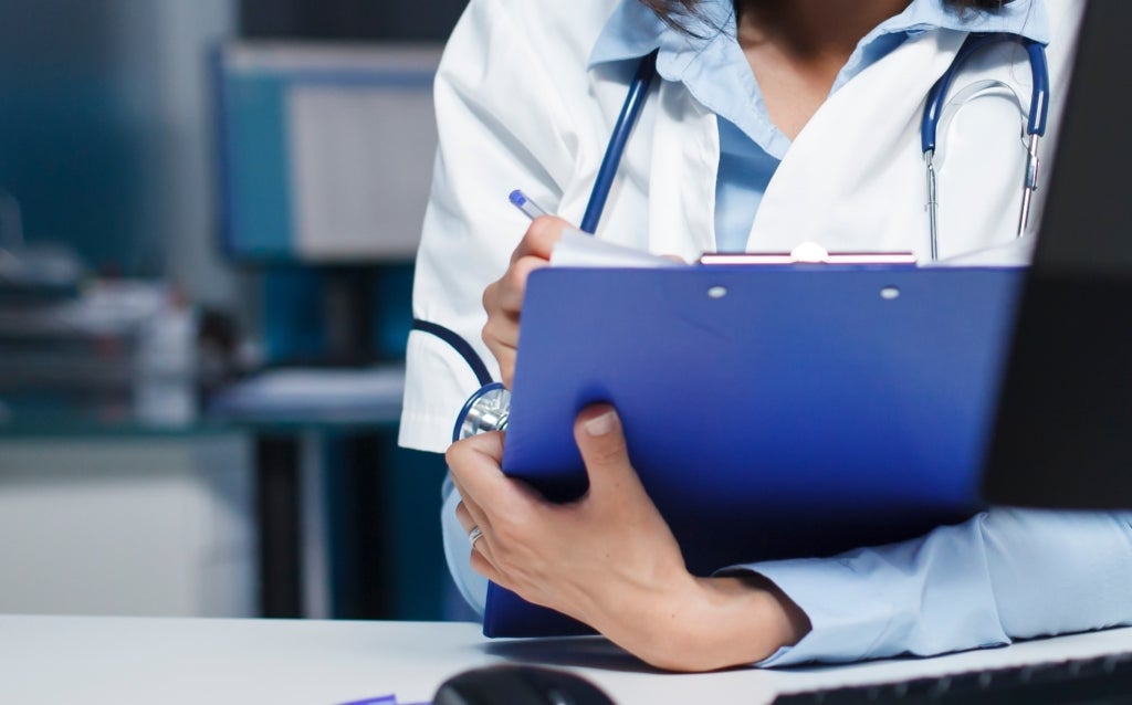 MonDiari's tweet card. Greu cas amb una víctima que necessitava l'informe mèdic per presentar una denúncia als Mossos