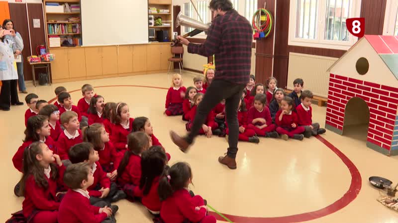 ColegioCirculo's tweet card. Diego Galaz acerca la música tradicional al colegio El Círculo