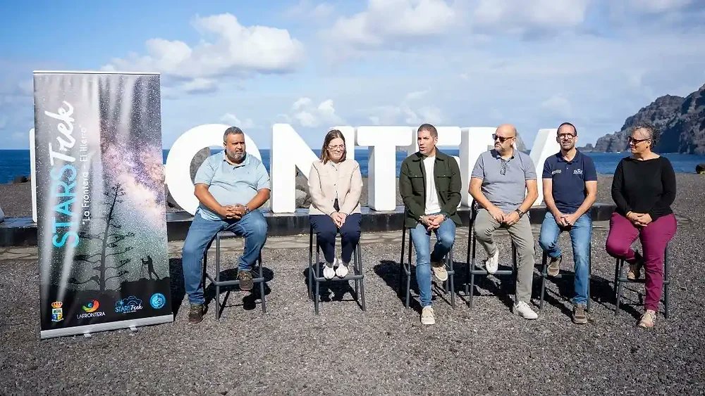 elhierrohoyes's tweet card. El concurso, con 14 participantes y modalidades online y presencial, celebra el segundo aniversario del reconocimiento Starlight del municipio.El Ayuntamiento de La Frontera presentó este viernes, 21...