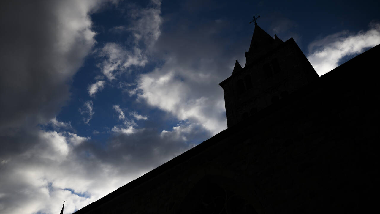 berengereb's tweet card. Les révélations entourant l’abbaye de Saint-Maurice ont poussé David* à raconter son histoire. Le chanoine qu’il accuse s’est auto-dénoncé en fin de semaine dernière auprès de ses supérieurs et de la...