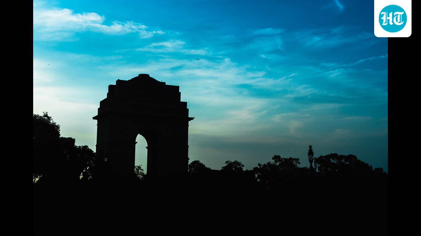 utterflea's tweet card. A meditation on the death of a beloved grandparent and a partner in the space of a single weekend that is also an ode to Delhi