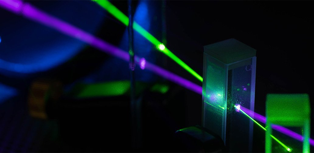 TohokuUniPR's tweet card. Next-gen quantum tech may mean a faster, more secure internet. To reach that point, we need low-loss photonic routers like these.