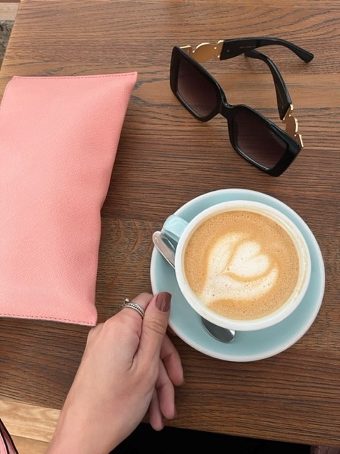 gabrielagodmox's tweet card. [3 minute read]