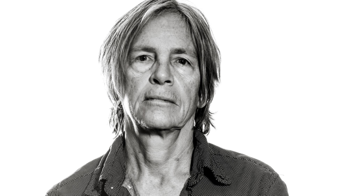 mikellizarralde's tweet card. «Desira izan da zure bizitzaren eta zure idazketaren motorra?». Eta zalantza izpirik ez idazleak: «Erabat». Desira sexuala, desira poetikoa, desira bizi-zalea. Chelsea Girls nobela autobiografikoak...