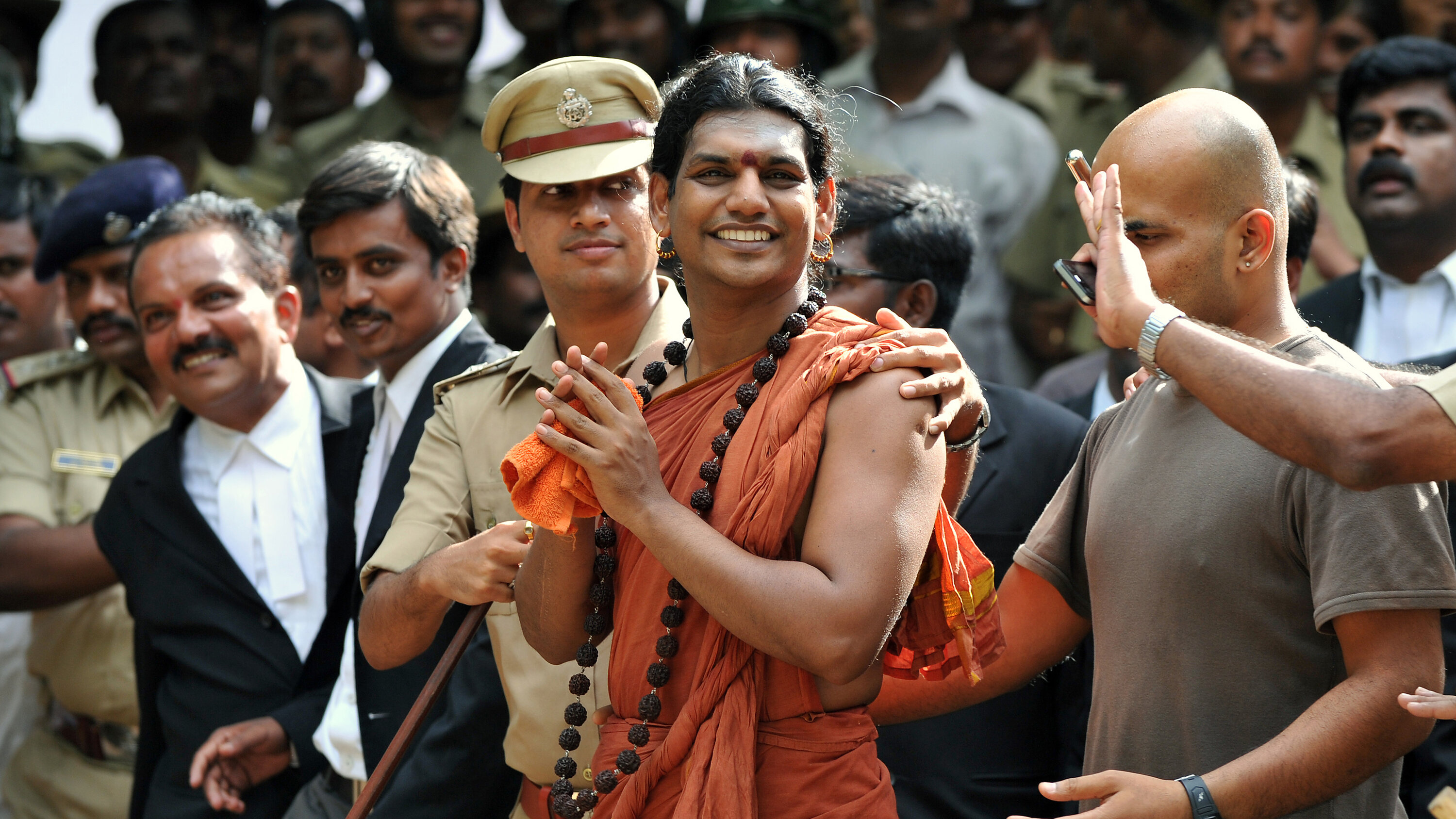 HariNYT's tweet card. Emissaries of the “United States of Kailasa,” led by a fugitive holy man, were deported after negotiating 1,000-year deals with Indigenous groups.