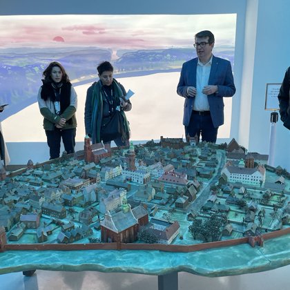 Tweet card summary image