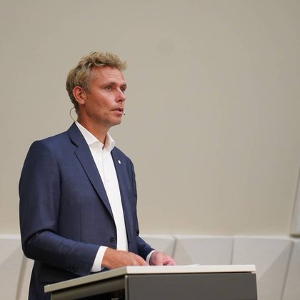 Tweet card summary image