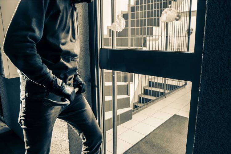 polizeitickerch's tweet card. In Goldach und Rorschach sind am Freitag zwei Wohnungen von unbekannten Tätern aufgebrochen worden. In Goldach wurde ein Tresor gestohlen, in Rorschach Schmuck.