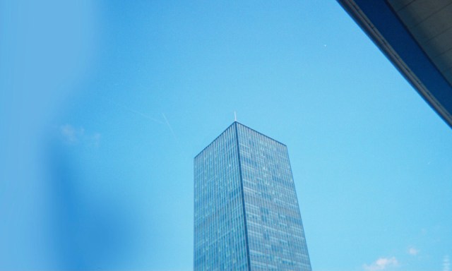 AlwaysTFTheatre's tweet card. Tuesday 25th July 2023 at Arcola Theatre, London. ⭐️⭐️⭐️⭐️ Reviewer: Charlotte Dawes As society grapples with the complexities of maintaining community roots during redevelopment, Union offers a co…