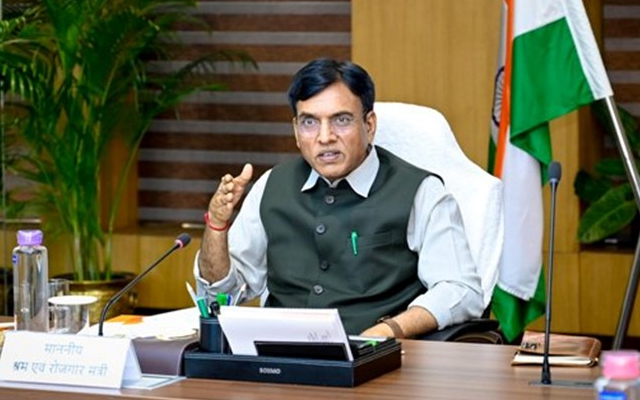 fnind's tweet card. मुंबई, 30 अक्टूबर (भाषा) श्रम एवं रोजगार मंत्री मनसुख मांडविया ने बृहस्पतिवार को कहा कि भारत को 2047 तक विकसित राष्ट्र बनने के लिए समुद्री क्षेत्र पर अधिक