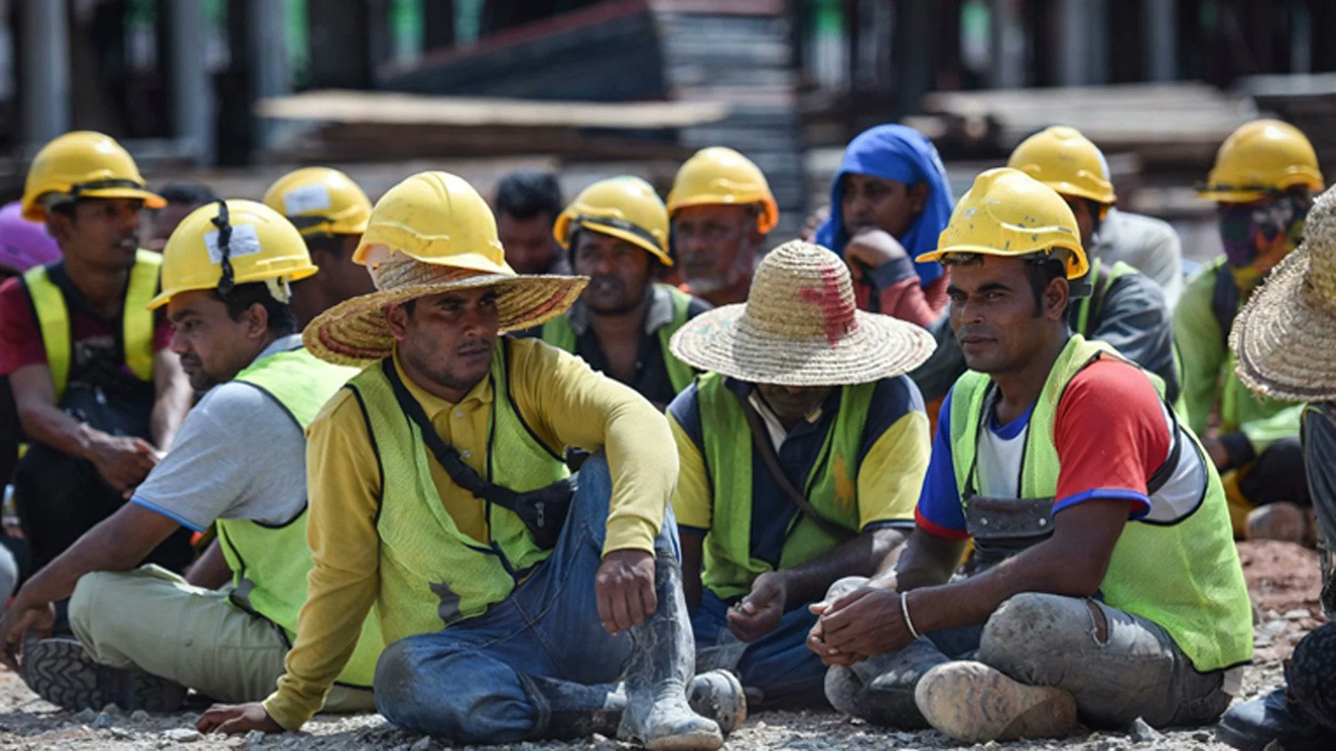 ProbashTime's tweet card. জীবিকার সন্ধানে নতুন গন্তব্য হিসেবে মঙ্গোলিয়ার দিকে ঝুঁকছেন বাংলাদেশি কর্মীরা। তবে নিয়োগ প্রক্রিয়ার স্বচ্ছতা ও নিরাপত্তা নিয়ে তৈরি হয়েছে গুরুতর উদ্বেগ। গত সেপ্ট