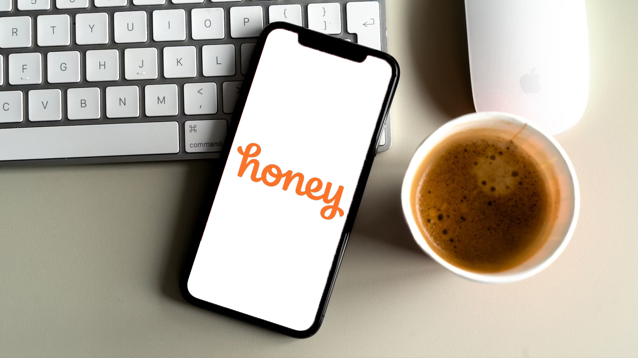 CandidTodayTech's tweet card. Google tightens Chrome extension affiliate advertising policies following controversy over PayPal's Honey, which allegedly manipulated affiliate links.