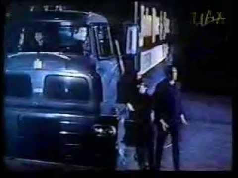 joao_gordo_'s tweet card. Batman na Feira da Fruta - Original