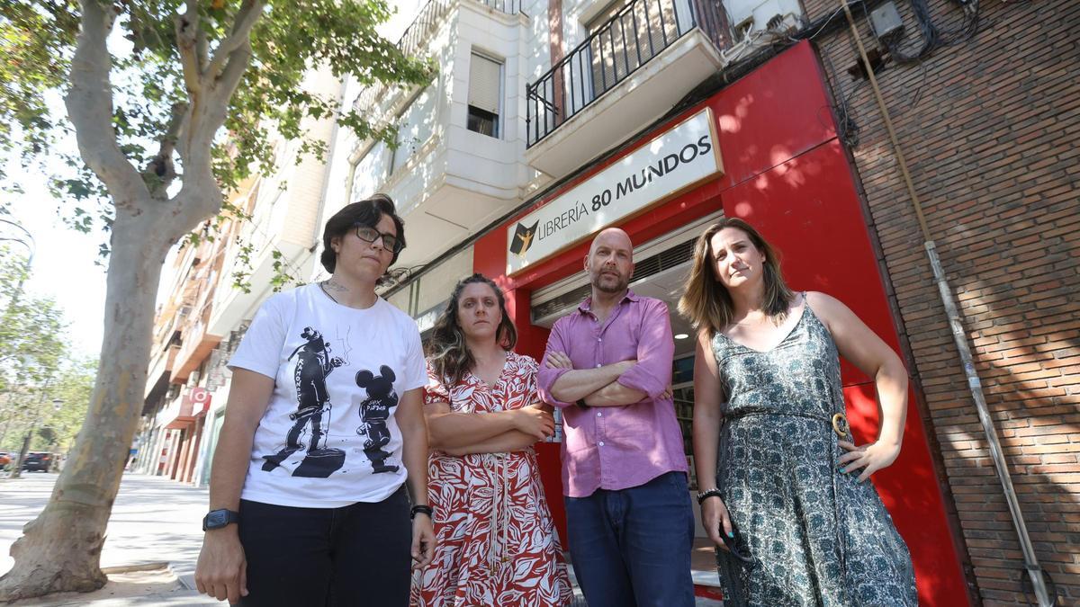 manocope's tweet card. El comercio estudia su reubicación en otro local de la ciudad y planea oficializar una convocatoria pública para visibilizar su situación