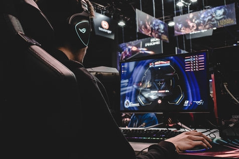 znziDecoding's tweet card. 対戦型競技ゲーム、eスポーツのプレーヤーらは手首の負傷をはじめ、肥満症、ストレス、糖尿病など、さまざまな症状や病気に悩まされており、eスポーツ業界の健康基準をめぐる懸念が増大している。こうした状況を受け、新たに設立された国際連盟がこの問題に対処することを約束した。※詳しくは下記リンクより同情できるの手首だけで草座りっぱはホンマこわい肥満と糖尿病は関係ないやろそれより目にめちゃくちゃ悪いと思う...