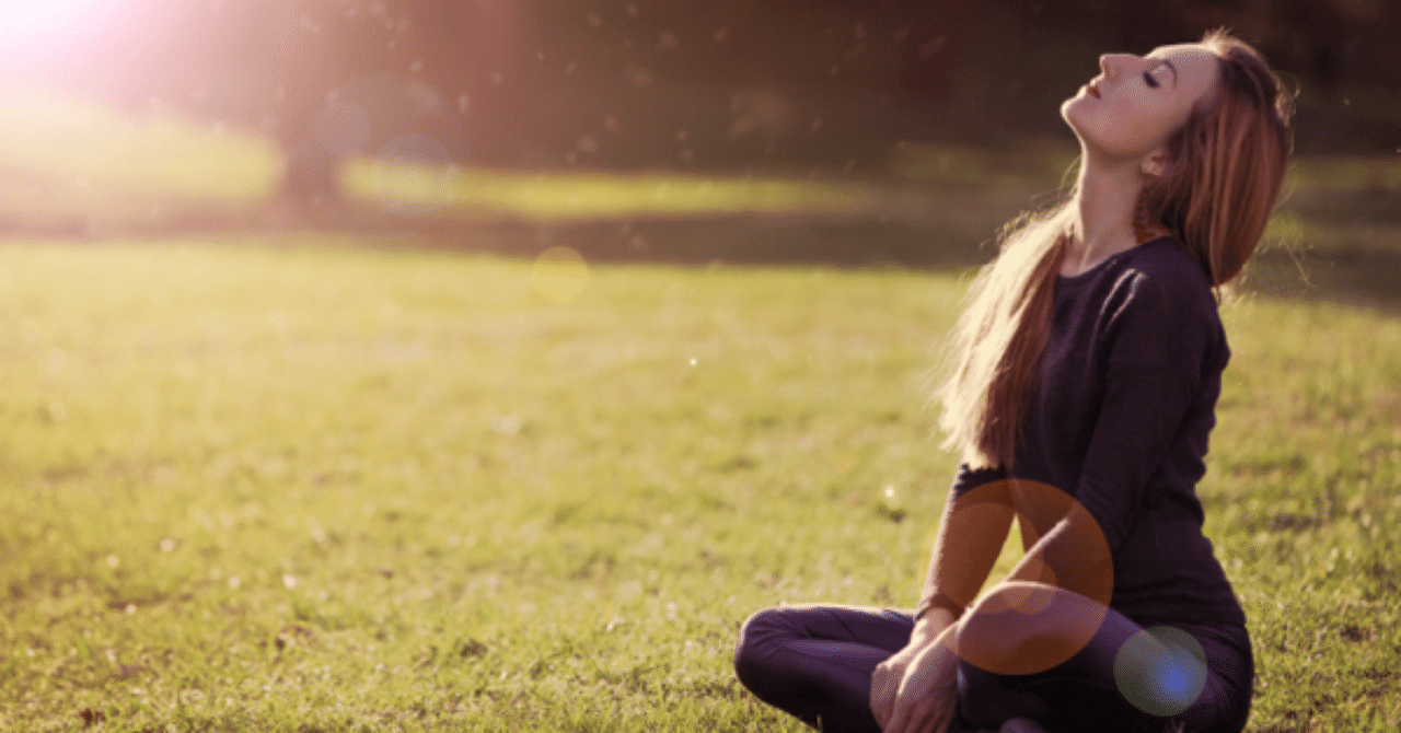 sun_shell's tweet card. 数十年にわたり、日光に関するメッセージは、ほとんど親のような口調でした。「浴びないように」「覆いなさい」「身を守りなさい。何があっても肌を焼かないように」と。これらの警告は善意に基づいたものでした。皮膚がんは現実に存在し、紫外線の過剰曝露は深刻な予防可能なリスクです。 要点： 医師らが引用している新たな研究によると、日光はビタミンDをはるかに超える抗ウイルス作用、抗酸化作用、心血管系および呼...