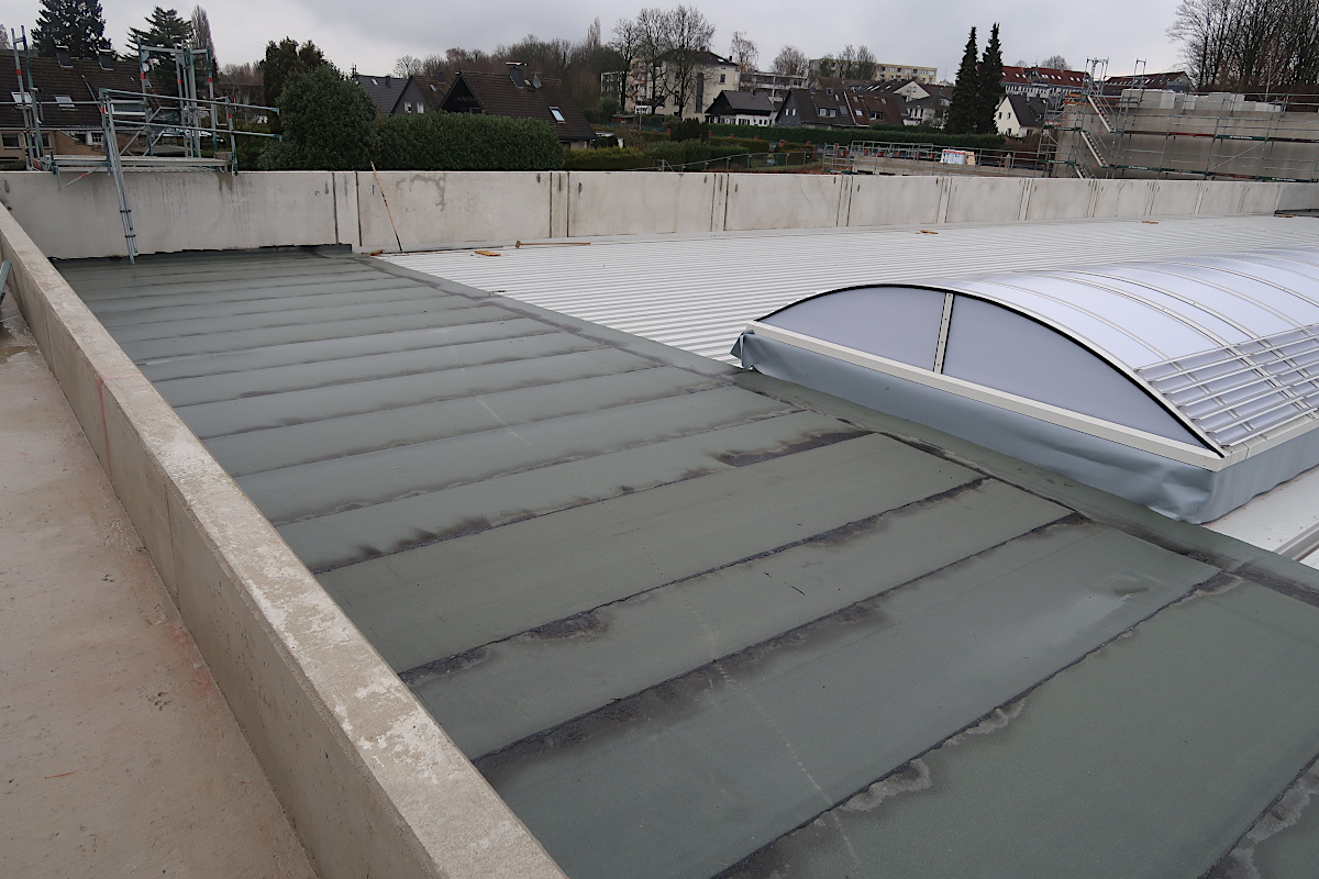 chriszim's tweet card. Diesmal geht es erst im Bereich der Freiwilligen Feuerwehr los und später ins Gebäude der hauptamtlichen Wache. Die Dacharbeiten werden […]