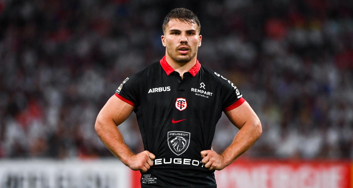 Blog_RCT's tweet card. Après de longs mois d’absence, Antoine Dupont se rapproche enfin d’un retour en Top 14. Le capitaine du XV de France, victime d’une rupture des ligaments croisés du genou droit le 8 mars face à...