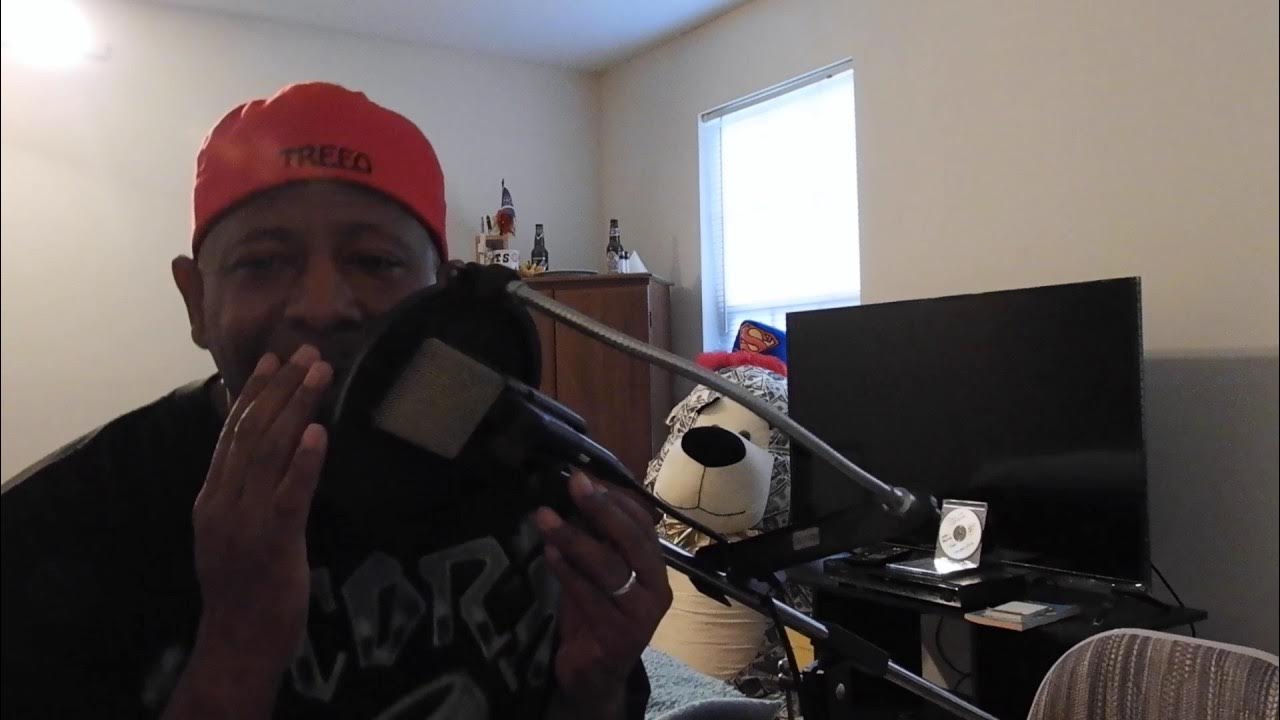 Treeo16's tweet card. "She Hurts Me"