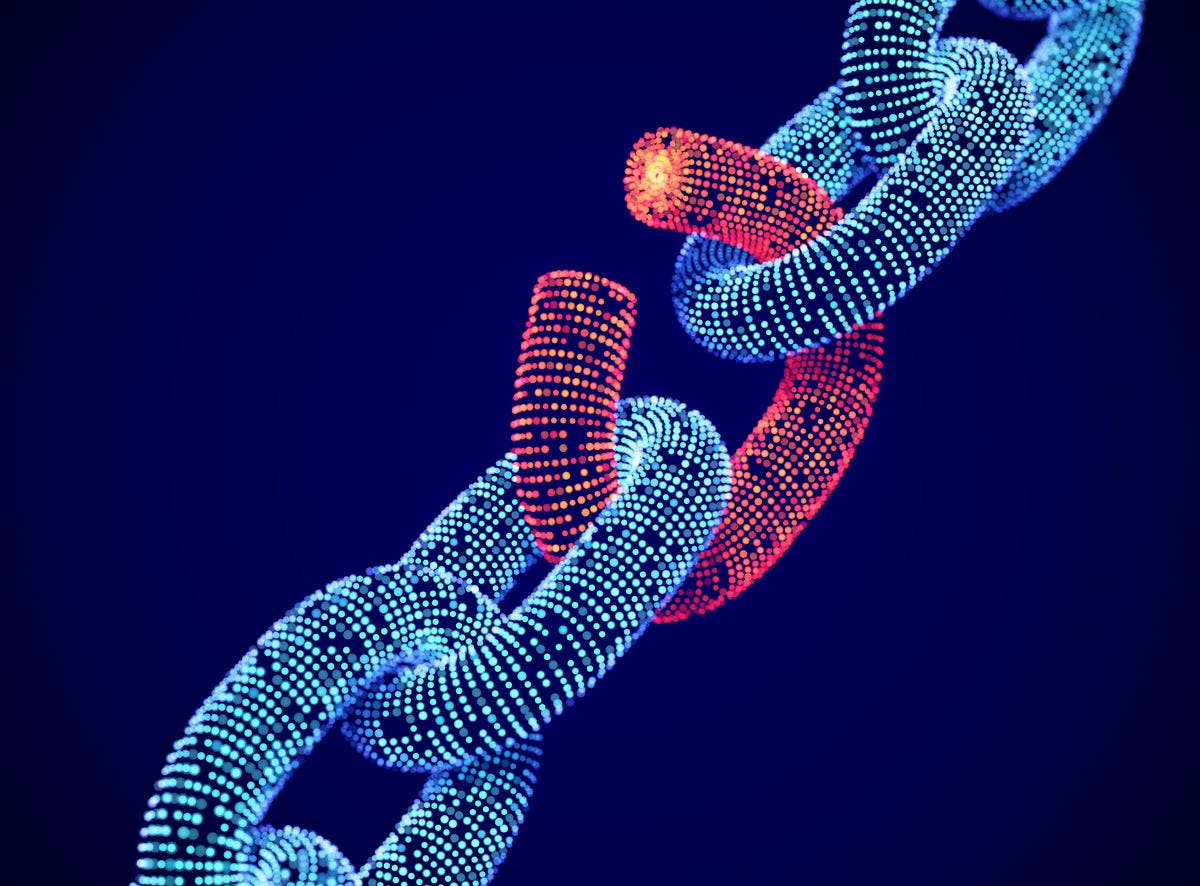 RecaldDev's tweet card. Protecting Your Android App from Cyber Threats