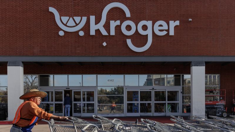ewarren's tweet card. A federal judge in Oregon blocked Kroger’s proposed $25 billion tie-up with Albertsons, ruling that the largest merger in US supermarket history would limit competition and harm consumers.