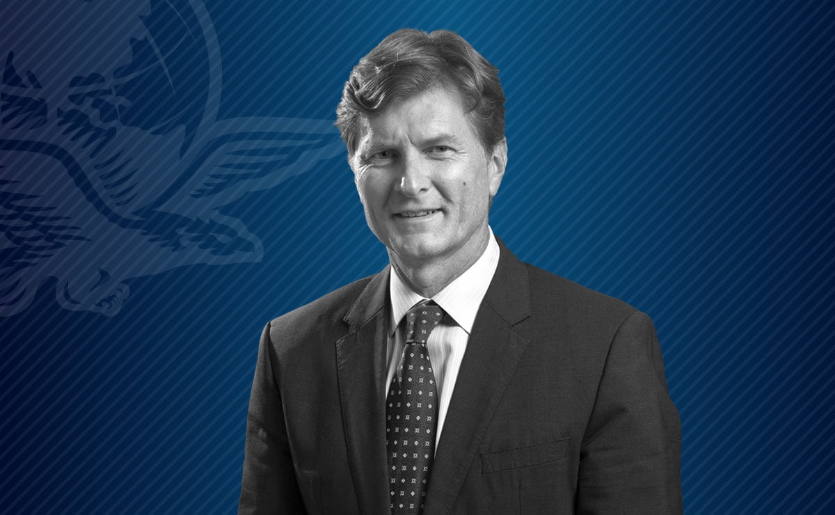 mesa_plural's tweet card. México, entre fábricas sin electricidad y el poder de iluminar al mundo, escribe Enrique de la...