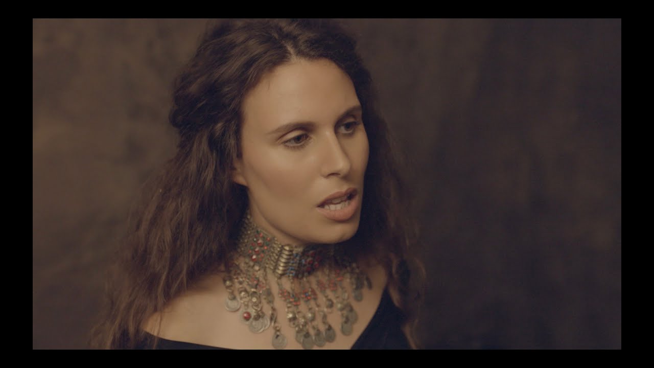 HirschMathilde's tweet card. Dafne Kritharas - De Edad de Kinze Anyos (Official Music Video) - 4K