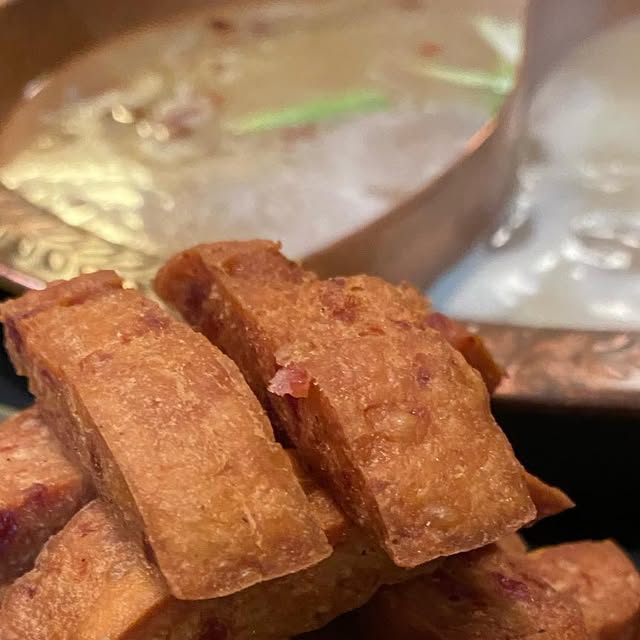 Patdevogue's tweet card. 팻드보그VIP👑 (@patdevogue) • Instagram photo