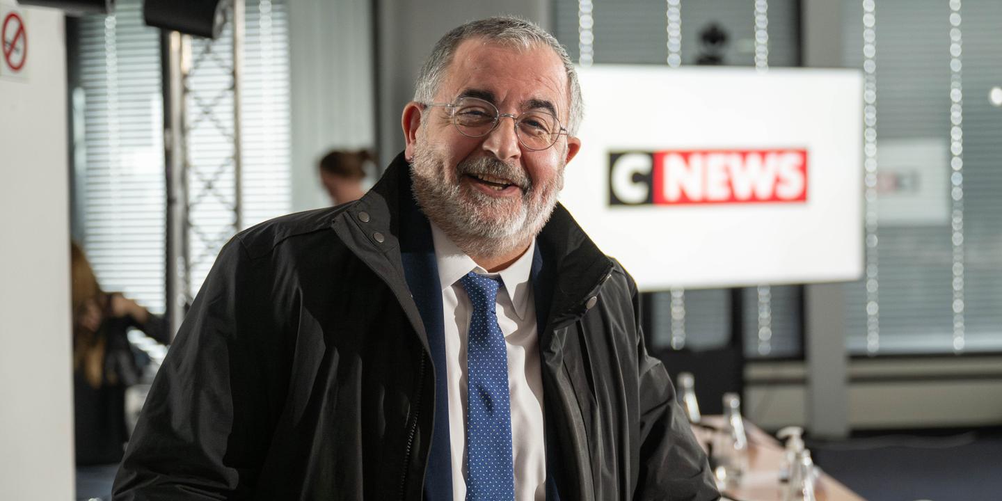 BeatriceGurrey's tweet card. Venu de la publicité, il est l’un des dirigeants les plus secrets du paysage médiatique. Directeur général de CNews, il dirige désormais « Capital », « Voici » ou « Femme actuelle » et contribue à...