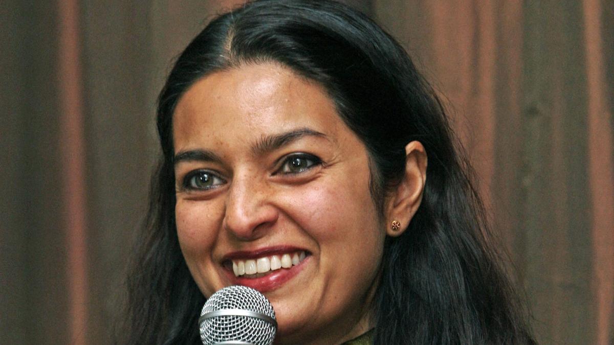 the_hindu's tweet card. Jhumpa Lahiri declines award over keffiyeh controversy at Noguchi Museum, sparking debate on Israel-Palestine conflict.