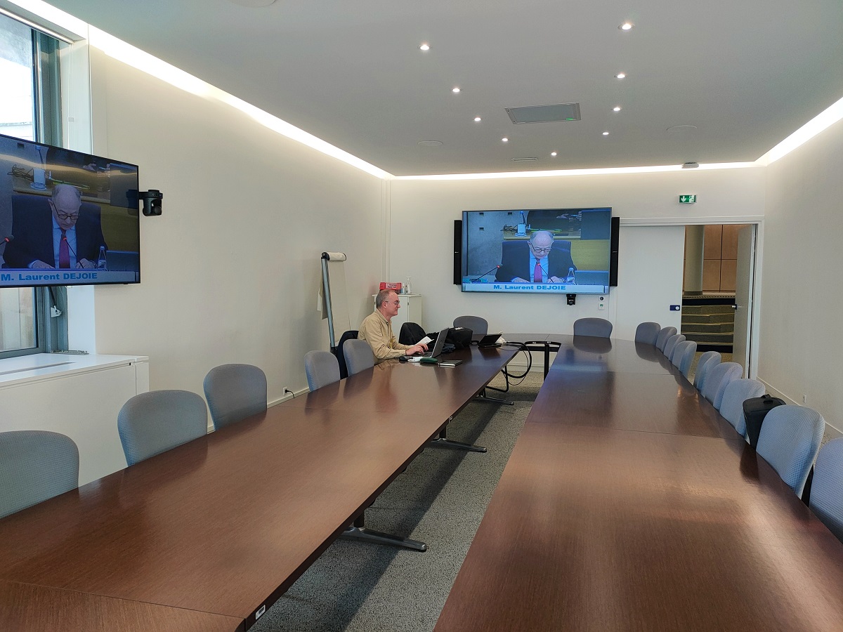 Mediacites's tweet card. La Région Pays de la Loire refusait depuis quatre ans de nous répondre. Aujourd'hui, elle a interdit à notre journaliste l'accès à l'hémicycle. Dérive délétère.