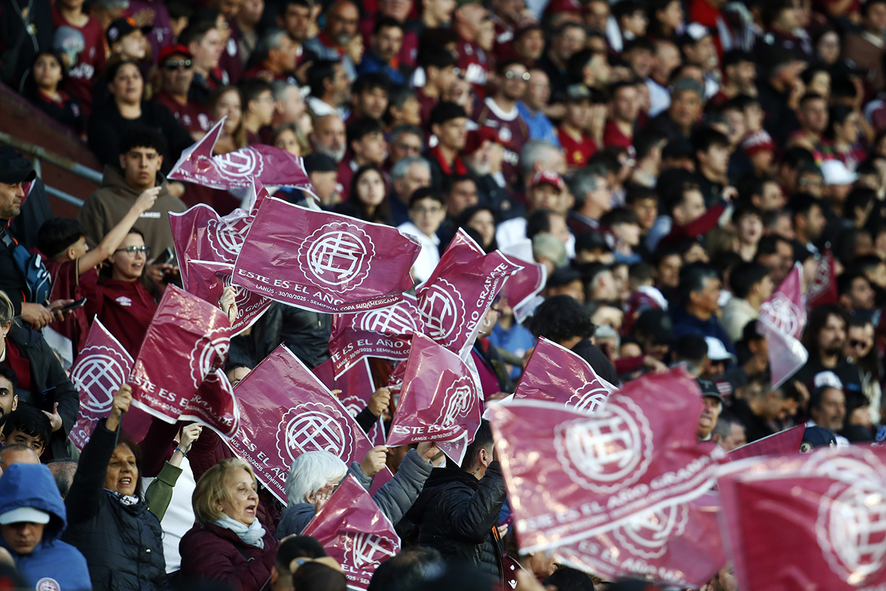 LucarneOpposee's tweet card. Souvent sujet aux jeux de mots en France, le Club Atlético Lanús possède quelques liens avec l’Hexagone mais surtout, s’est installé comme une figure incontournable du paysage footballistique...