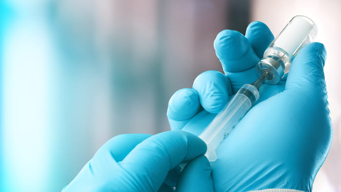 eldiariodmadrid's tweet card. Madrid adquiere 130.000 dosis contra difteria, tétanos y tosferina para reforzar la protección en adolescentes, embarazadas y grupos de riesgo en 2026