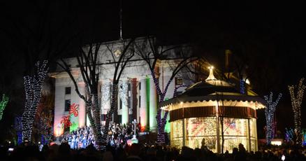 TheDailyCourier's tweet card. This weekend was the Prescott area’s turn to ring in the 2022 holiday season and it did so with flying colors!