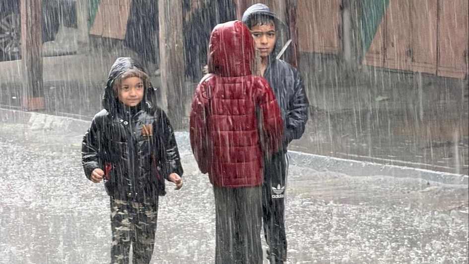 sameerproject's tweet card. "GIVE WARMTH TO GAZA" this Winter season...