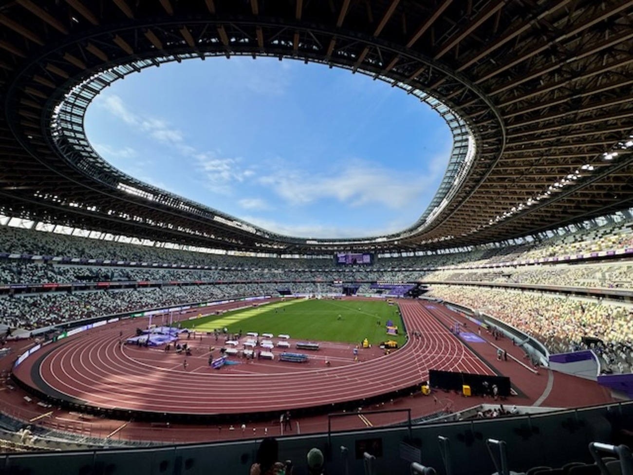 classairline's tweet card. 国立競技場で開催中の世界陸上2025の3日目モーニングセッションを現地で観戦してきました。 世界陸上が開催中の国立競技場 北スタンド側2層から観戦 男子マラソンはフライング発生！ 男子ハンマー投げ 女子棒高跳び 男子マラソンのゴールは劇的決着に 世界陸上2025 3日目モーニングセッションまとめ 北スタンド側2層から観…