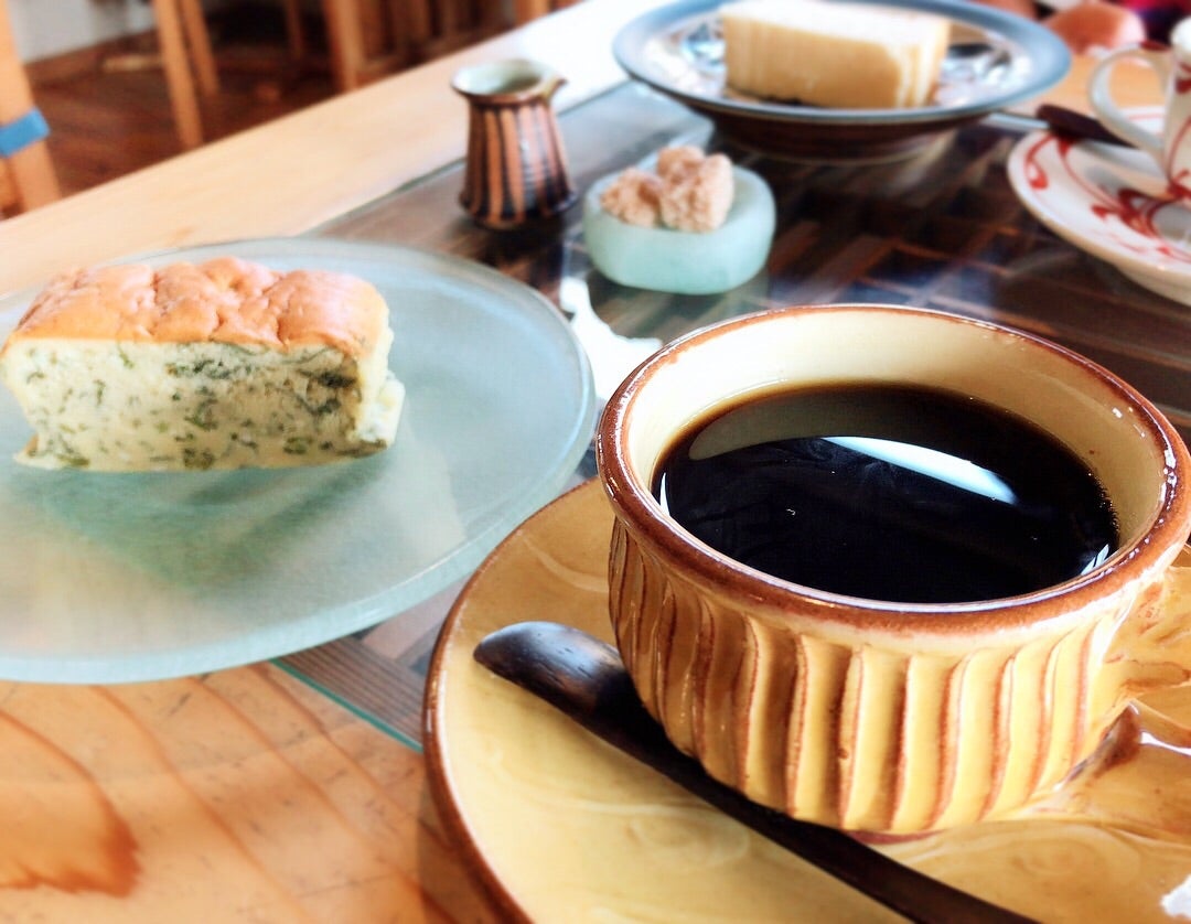 algonquins_cb's tweet card. こんばんは！ちーちゃんです👉🏻🌚👈🏻姉とバエそうなカフェに行ってきました！笑こういうおしゃれなお店、一人では入る勇気がなくてなかなか行く機会がないのですがいざ…