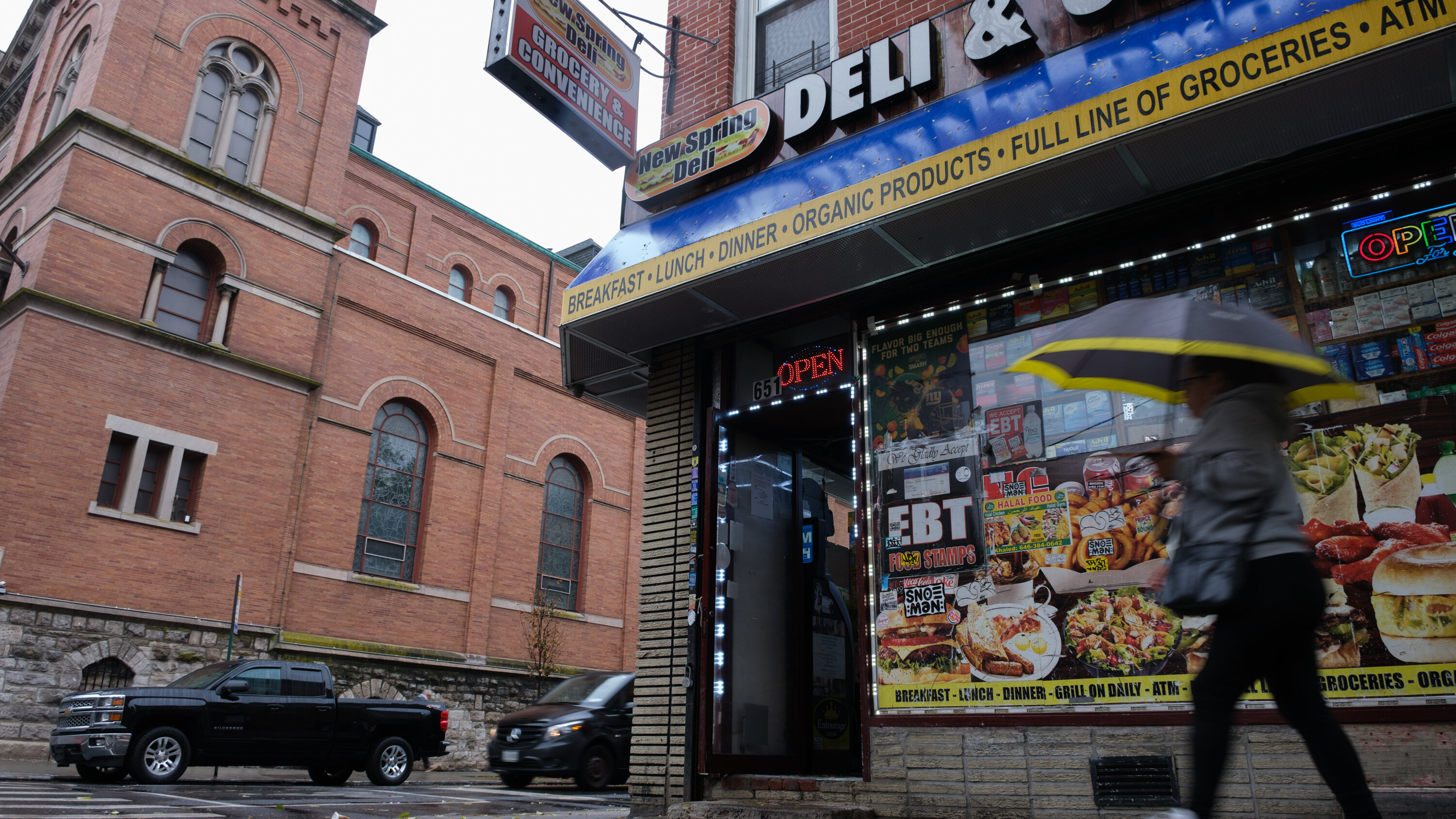 nytimes's tweet card. Government Ordered to Pay Food Stamp Benefits During Shutdown