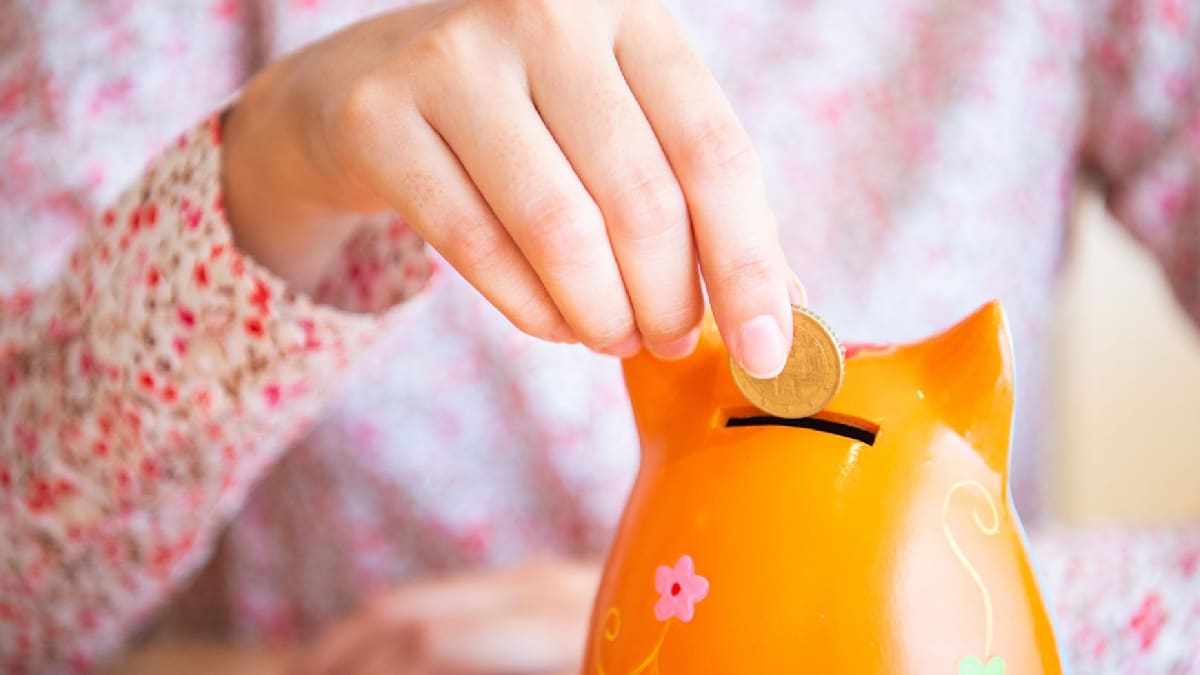 E_Boeminghaus's tweet card. Viele Menschen in Deutschland sparen regelmäßig. Bei finanziellen Engpässen reicht das Geld trotzdem häufig nicht. Dass das so ist, hat vor allem einen Grund.