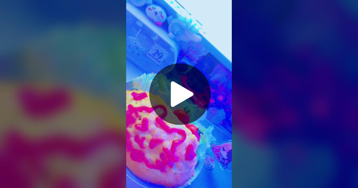 Hz_o_o_'s tweet card. 「いいね」が1732件、コメントが49件。「お帰りなさいませ！実は僕昔メイドさんやってたんだよー^._.^」