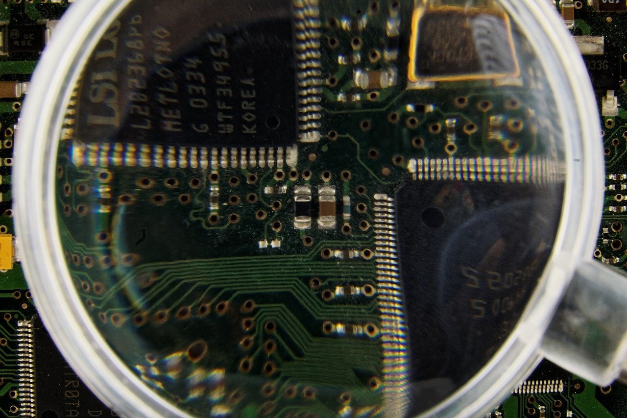 thenewstack's tweet card. eBay’s native code base for mobile has grown over 13 years, but is still nimble enough to quickly incorporate the latest features.