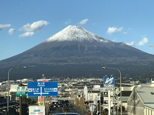 yoyoyow2022's tweet card. ★★★「本ページはプロモーションが含まれています」★★★ 夏休みや冬休みなど長期のお休みで日本一の山、富士山に登ってみよう！という方も多いのではないでしょうか？そんな富士登山のついでにでも、アクセスの簡単な富士の麓〝富士市〟でほっこりローカ