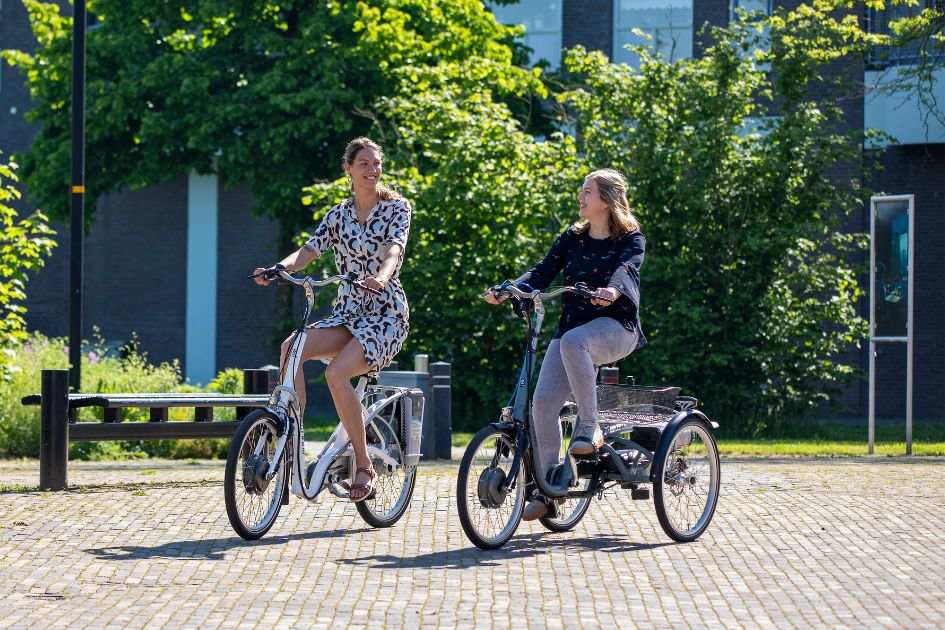 vanraam's tweet card. Fietsen in de zomer is een fijne manier om van het mooie weer te genieten en fit te blijven. In dit artikel delen we tips voor een goede fietservaring.