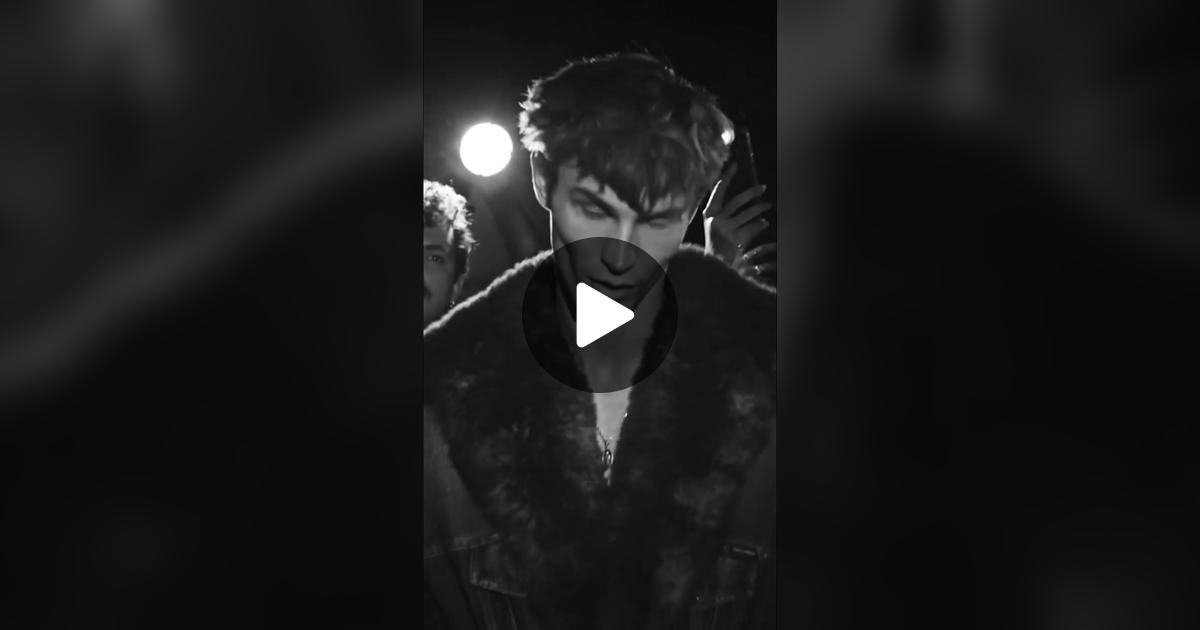 _ma_ya_ma_S's tweet card. 3786 likes, 189 comments. “Best job in the world 👀”