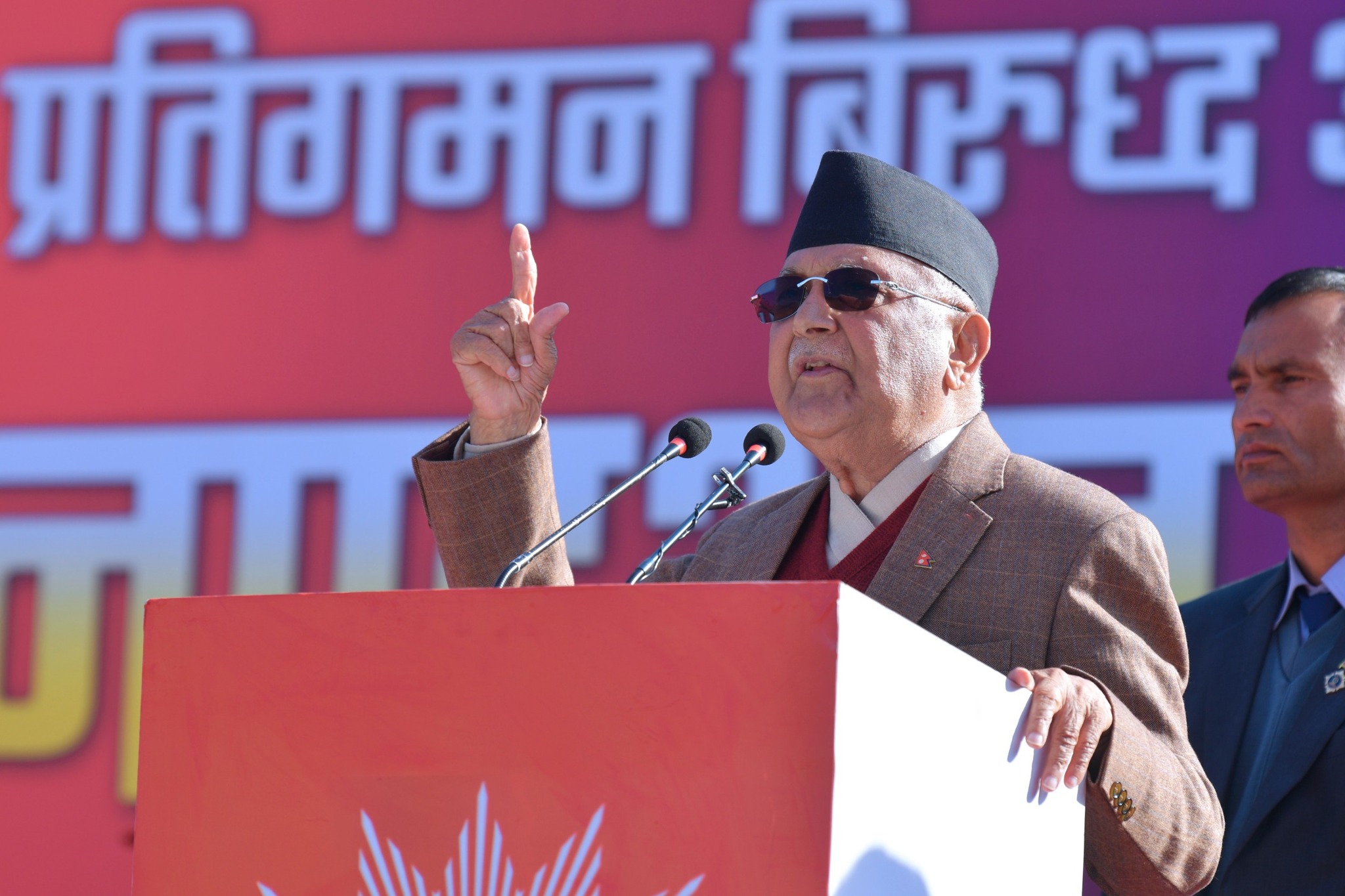 NewspolarOnline's tweet card. राष्ट्रपतिज्यू, अस्ति अस्ति जेएनजीका माग भनेर यो सरकार जडान गर्नुभयो त, जेएनजीका मागअनुसार यो सरकार किन बिदा गर्नुहुन्न ? किन हटाउनु हुन्न ? हटाउनुस् । संविधानले दिँदैन भन्नुहुन्छ भने संविधानले अस्…