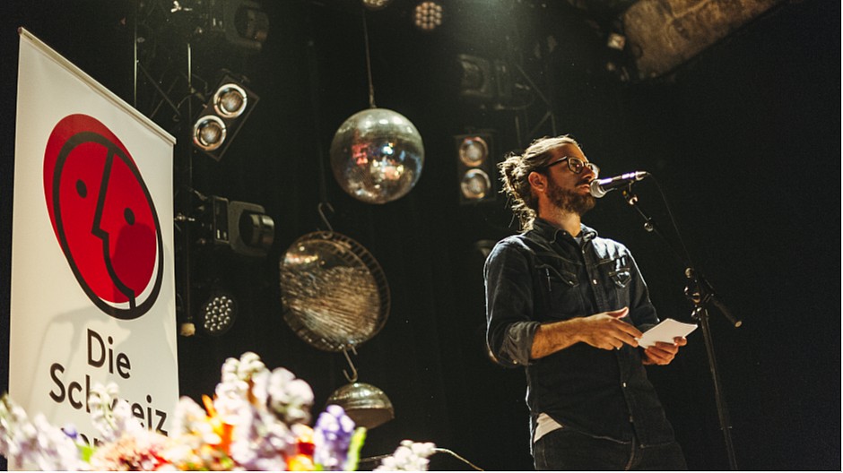 persoenlichcom's tweet card. Am Sonntag haben sich rund 700 Gesprächspaare zur Aktion «Die Schweiz spricht» getroffen. Matthias Daum, Koordinator des Projekts und Leiter von «Die Zeit Schweiz», spricht über die gesitteten...