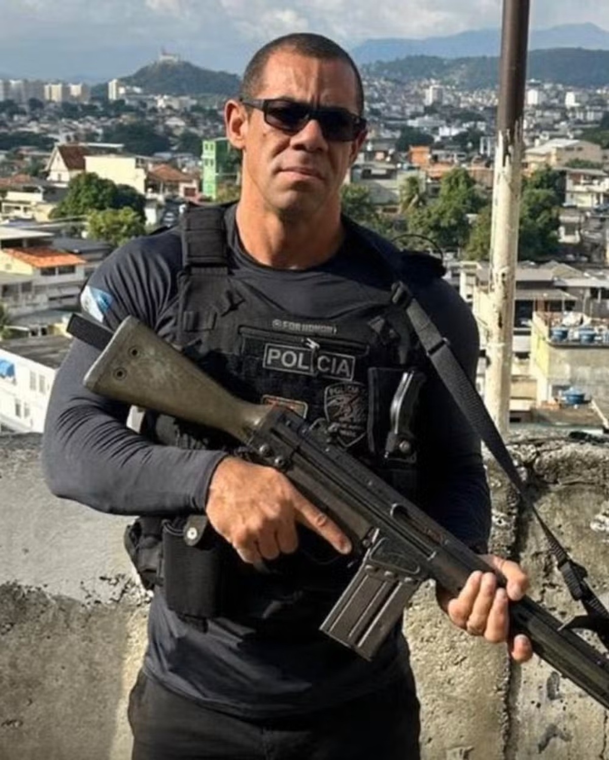 agendadopoder's tweet card. Quinta morte de policial confirma a operação como a mais letal do Rio. Agente ficou internado por 20 dias no Hospital Copa D'Or.