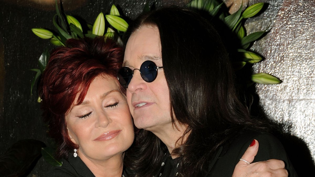 SarcoProject's tweet card. Sharon and Ozzy Osbourne had an apparent 'suicide pact'